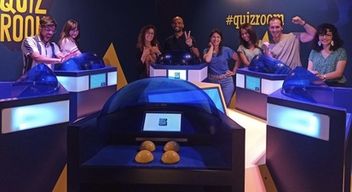 Quiz immersif dans un décor de jeu télé à Paris La Villette