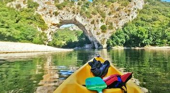 Descente en canoë kayak dans les Gorges de l'Ardèche