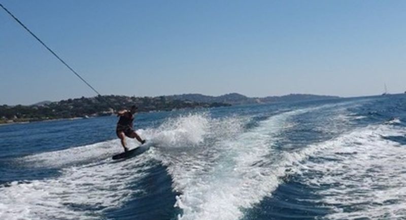 Session de ski nautique ou wakeboard à Sainte-Maxime