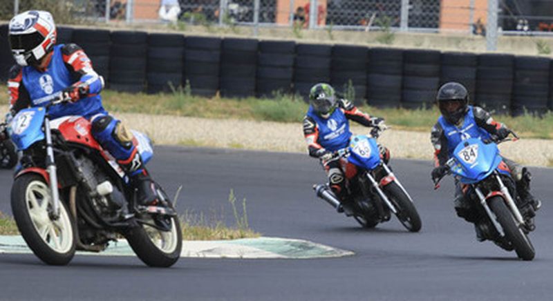 Stage de pilotage moto avec roulage en groupe - Circuit d'Alès