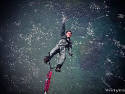 Saut à l'élastique dans les Gorges du Tarn près de Millau (107 mètres)