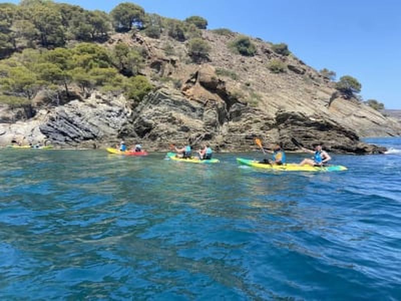 Excursion guidée en kayak et snorkeling depuis la plage de l’Almadrava à Roses, Costa Brava