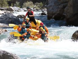 Descente en rafting du Guil dans le Parc naturel régional du Queyras, près d'Embrun