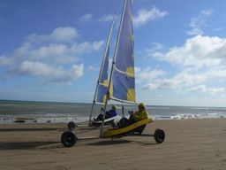 Découverte du char à voile à Omaha Beach en Normandie