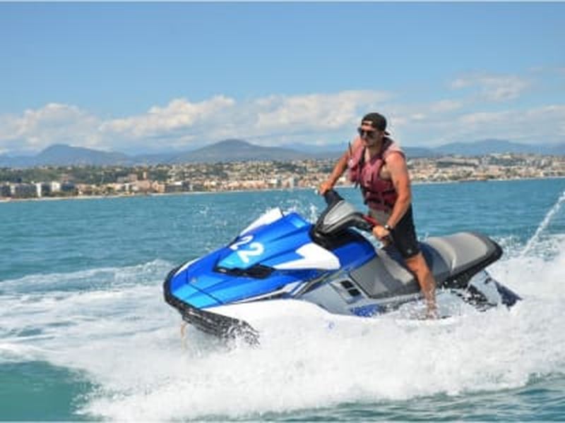 Location de jet ski à Villeneuve-Loubet près d'Antibes