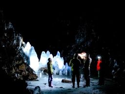 Excursion guidée en spéléologie dans la grotte de glace de Lofthellir au départ de Mývatn