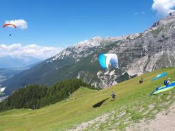 Vol en parapente en tandem au-dessus de la vallée de Stubai près d'Innsbruck