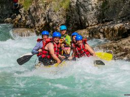 Descente en rafting sur le Var à Entrevaux, près de Nice