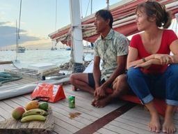 Excursion coucher du soleil en double pirogue à voile dans le lagon de Tahiti avec snorkeling