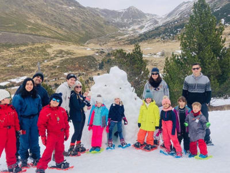 Construction d’un Igloo et jeu de piste en raquettes à Ax-les-Thermes