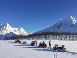Excursion en motoneige dans les Alpes de Lyngen depuis Svensby