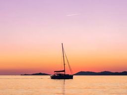 Balade en catamaran à voile jusqu'à Porquerolles ou Giens depuis Hyères au coucher du soleil