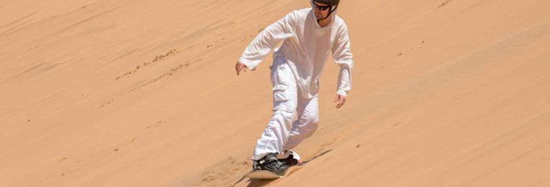 Sandboard dans le désert du Namib