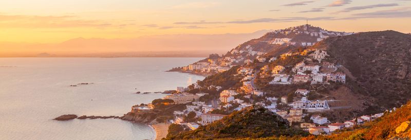 Balade en catamaran dans la baie de Rosas au coucher de soleil