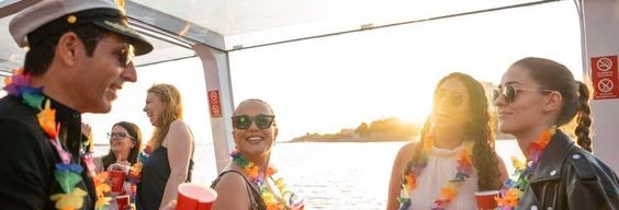 Fête à bord d'un bateau sur le fleuve Douro