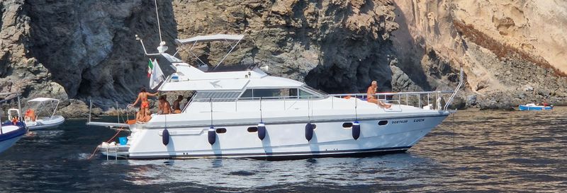 Balade en bateau le long des côtes de l’île Pantelleria