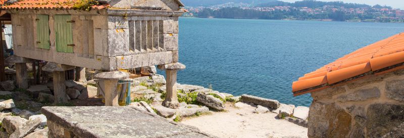 Visite théâtralisée dans Combarro