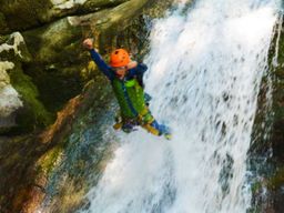 Canyoning depuis Artemare dans le canyon du Groin (01)