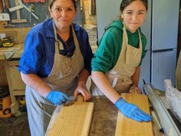 Atelier fabrication d'une planche à découper à Pennedepie (14)