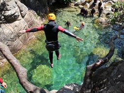 Canyoning à Solenzara dans le canyon de la Purcaraccia