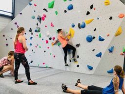 Séance d'escalade en équipe à Nîmes (30)