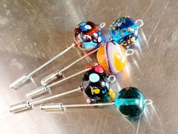 Atelier création de bijoux en verre filé à Val d'Oingt (69)