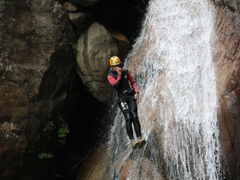 Canyoning dans le canyon de Pulischellu