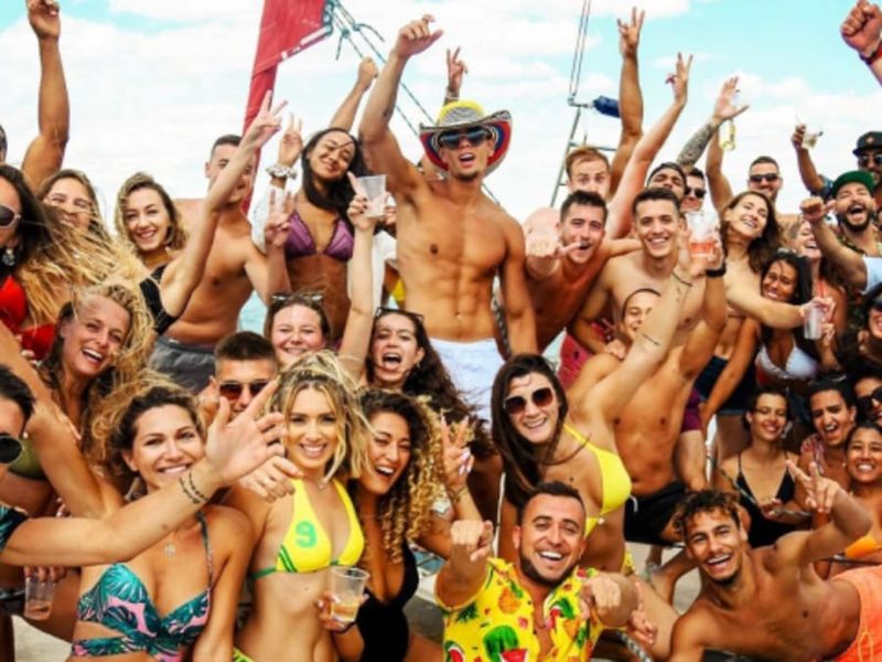 Famous VIP Party en catamaran depuis La Grande-Motte (34)