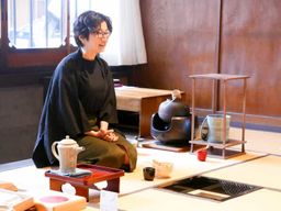 Kyoto : cérémonie du thé et méditation - préparation de matcha avec un maître du thé