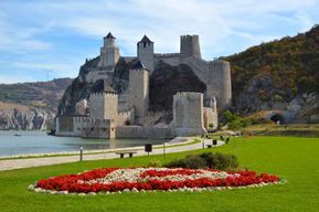 De Belgrade : Forteresse de Golubac et Porte de Fer Gorges du Danube