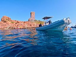 Agay : Randonnée palmée guidée en bateau dans les calanques de l’Estérel