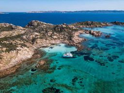 Depuis Palau : Excursion en catamaran dans l'archipel de La Maddalena avec déjeuner