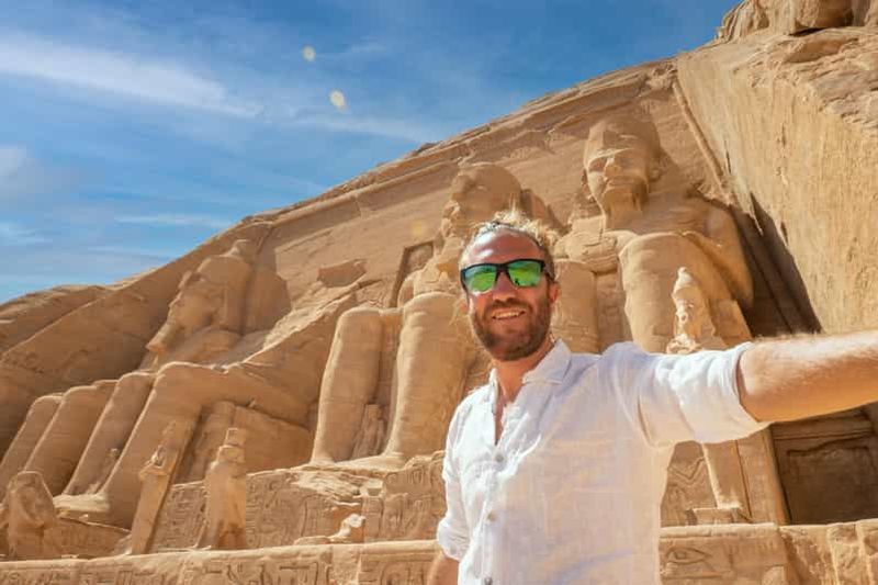 Louxor : Le temple d'Abou Simbel Excursion privée guidée d'une journée avec déjeuner