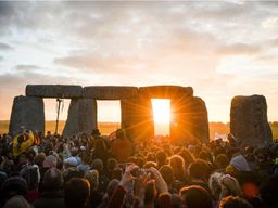 Depuis Londres : visite guidée de la célébration du solstice à Stonehenge