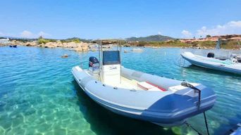 Depuis Porto Rotondo : Excursion en semi-rigide sur les plages de Porto Cervo