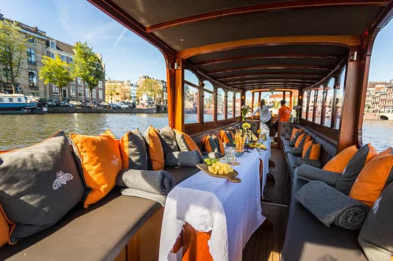 Amsterdam : croisière en bateau à saloon classique avec fromage et vin