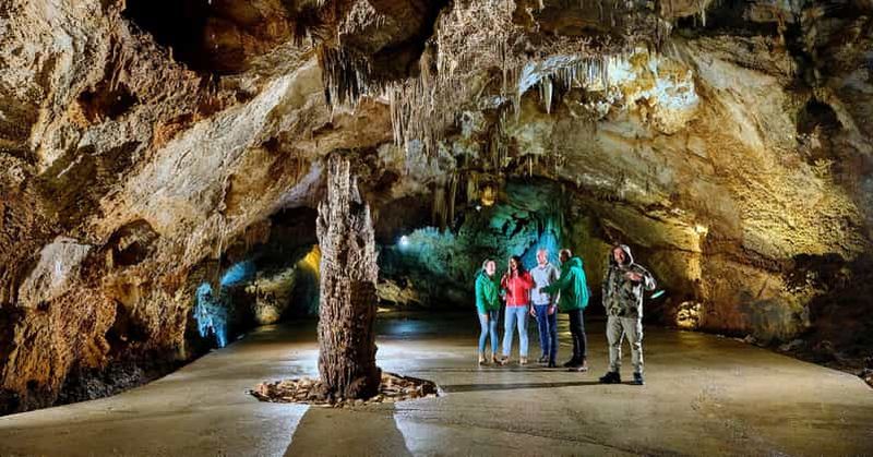 Monténégro : Visite guidée de la grotte de Lipa avec transfert
