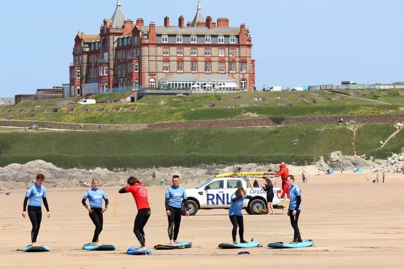 Plage de Fistral : Cours de surf pour débutants