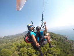 Corfou : Vol en parapente en tandem au-dessus de la ville de Pelekas