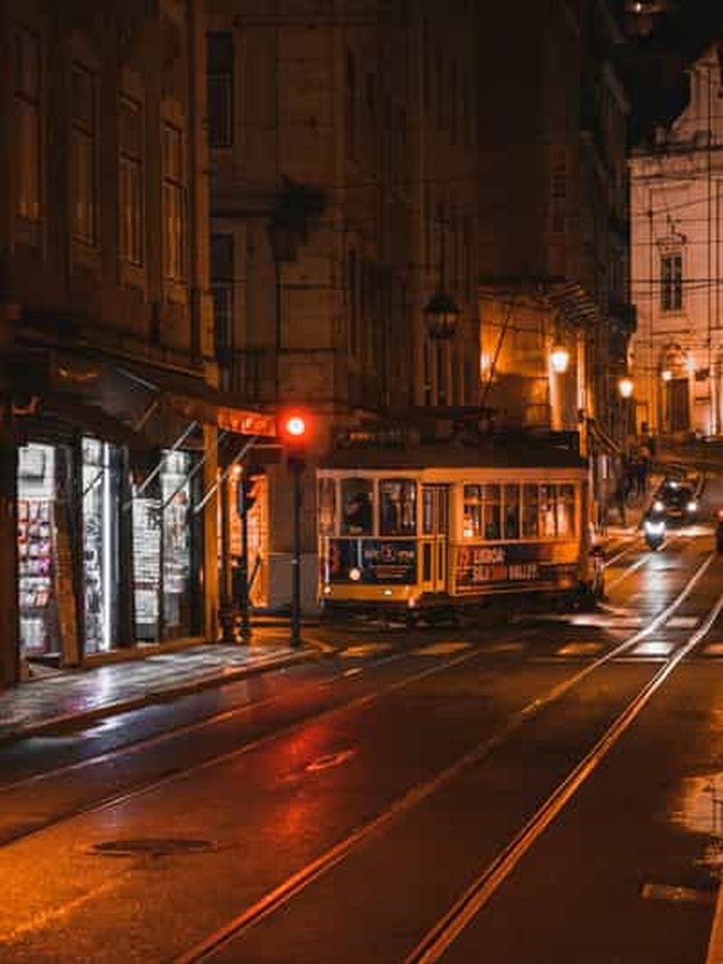 Cascais: Nightlife Tour with Casino Estoril & Lisbon