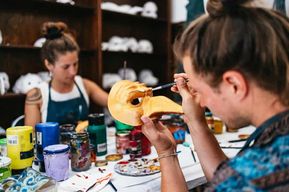 Venise : Atelier de peinture de masques vénitiens