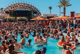 Las Vegas Strip : 3-Stop Pool Party Crawl avec Party Bus