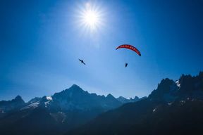 Chamonix : vol en parapente biplace avec vue sur le Mont-Blanc