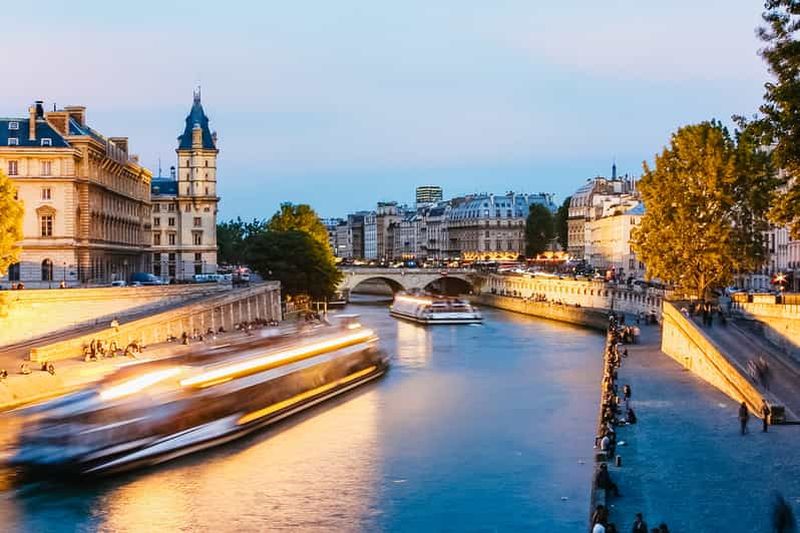 Paris : Croisière nocturne sur la Seine avec dégustation de gaufres