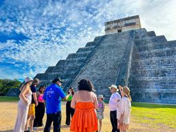 Au départ de Mérida : Chichen Itza, Izamal et cénote avec déjeuner buffet