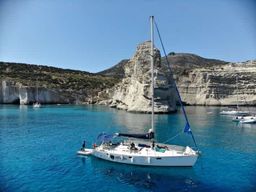 Depuis Milos : croisière guidée à Kleftiko avec déjeuner