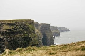 Au départ de Galway : Excursion guidée d'une journée aux falaises de Moher et au Burren