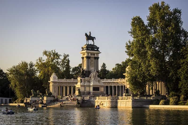 Madrid : Visite guidée des toits de Cibeles et du parc du Retiro