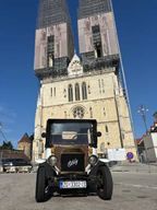 Zagreb : visite de la ville basse en voiture électrique vintage