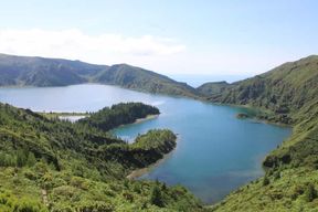Depuis Ponta Delgada : Excursion à Lagoa do Fogo et aux sources d'eau chaude